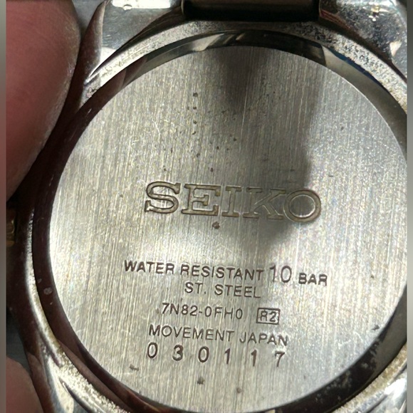 Seiko Vintage Two-Tone Quartz Watch | Blue Dial | Date | Japan- women’s - Picture 6 of 6